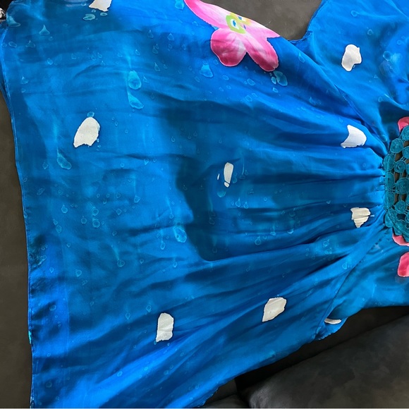 Soft Surrounding is a soft and comfortable blouse with inlay crochet neck line, - Picture 5 of 5